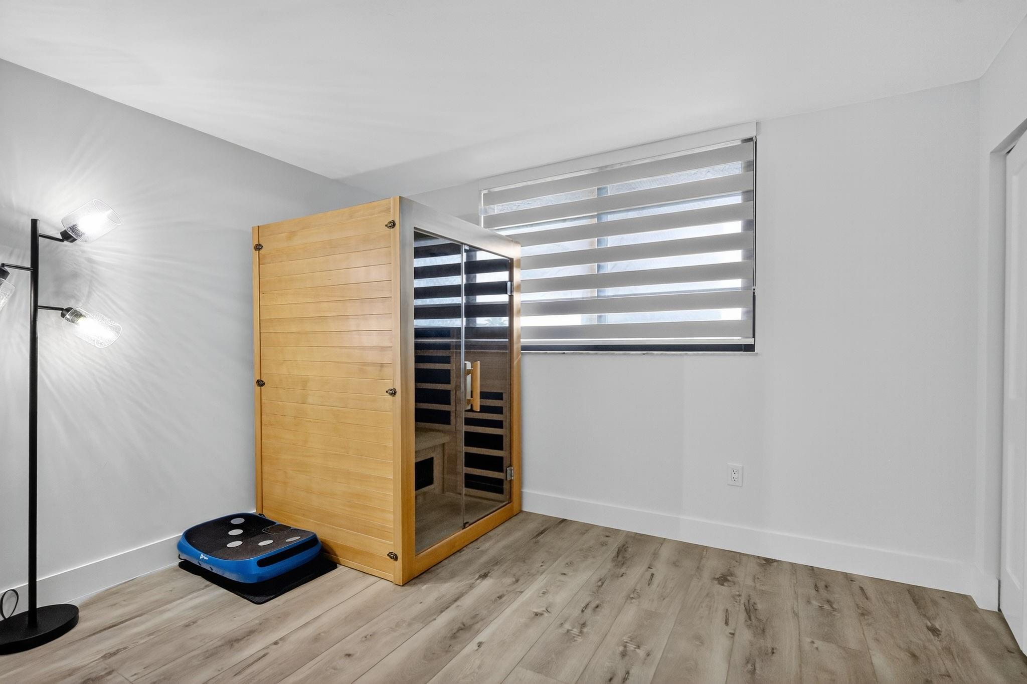 COLONY POINT - Residential