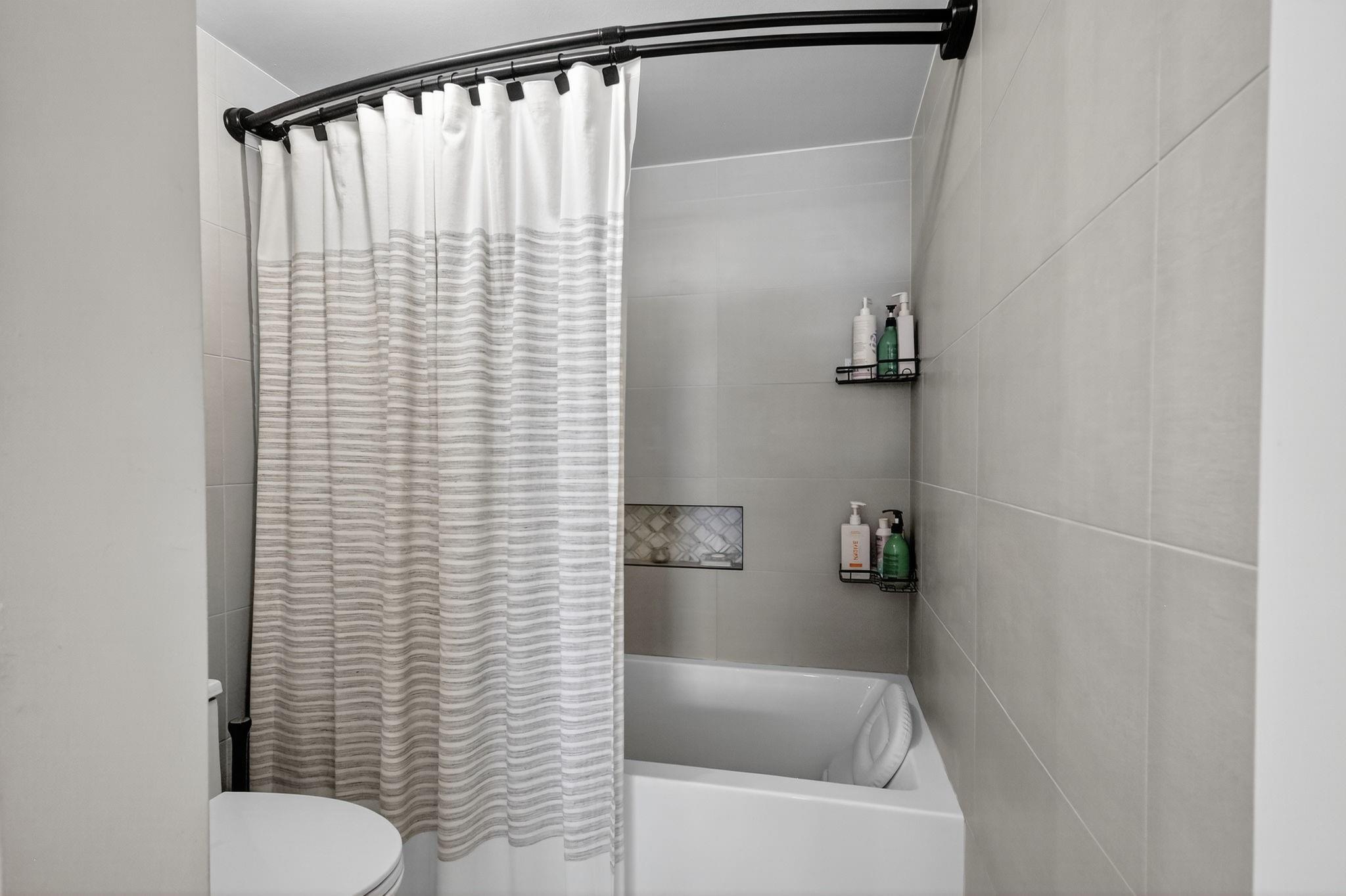 COLONY POINT - Residential