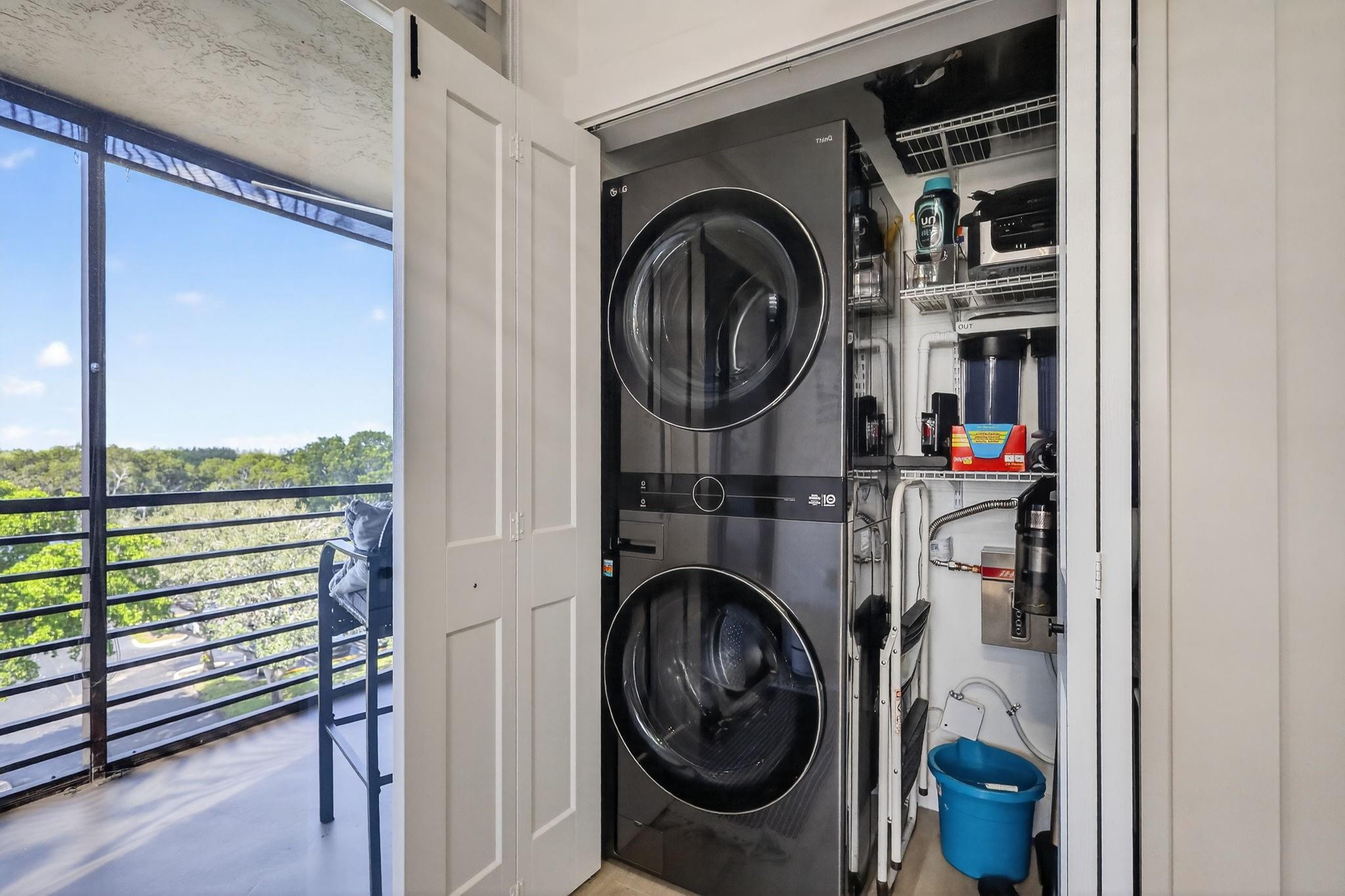 COLONY POINT - Residential