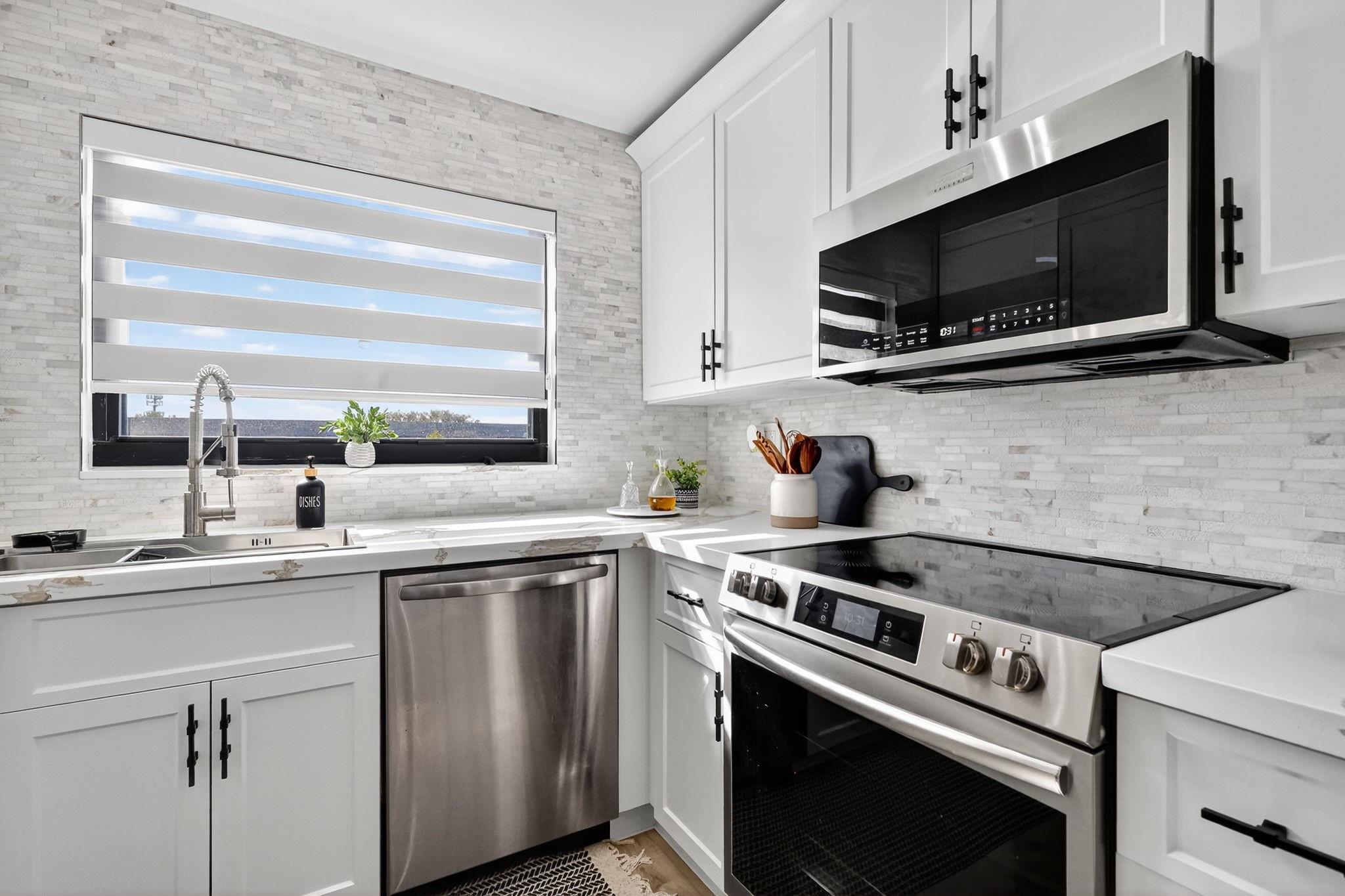 COLONY POINT - Residential