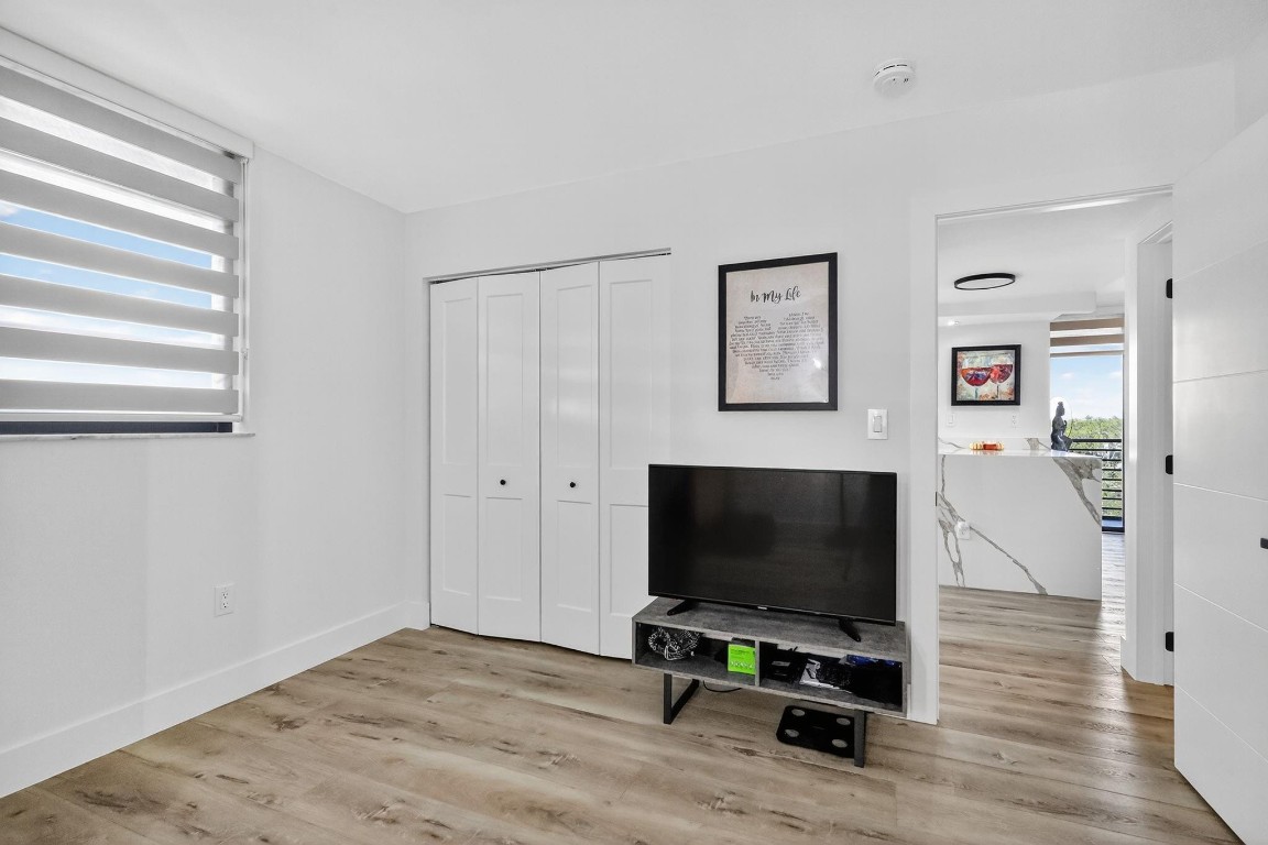 COLONY POINT - Residential