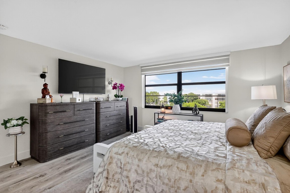 COLONY POINT - Residential