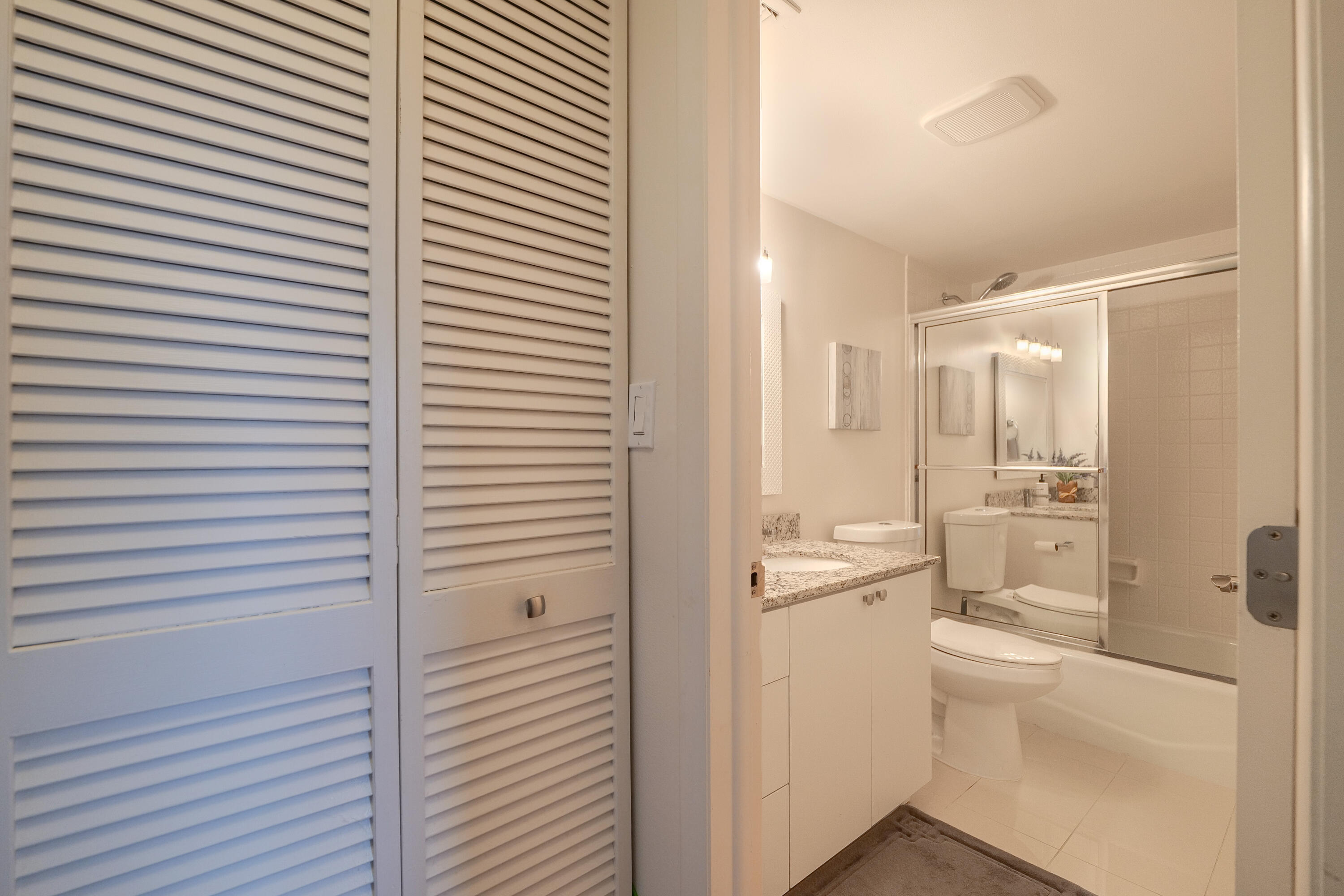 18TH HOLE AT INVERRARY - Residential