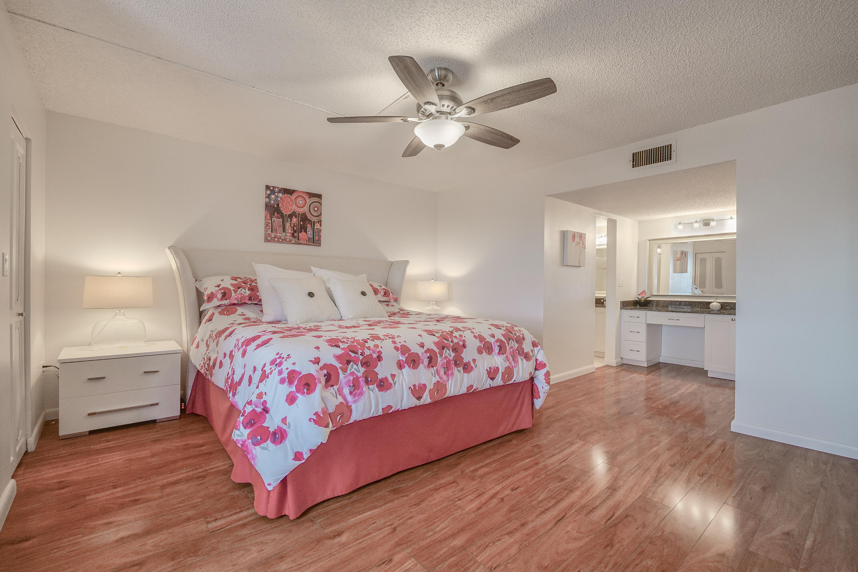 18TH HOLE AT INVERRARY - Residential