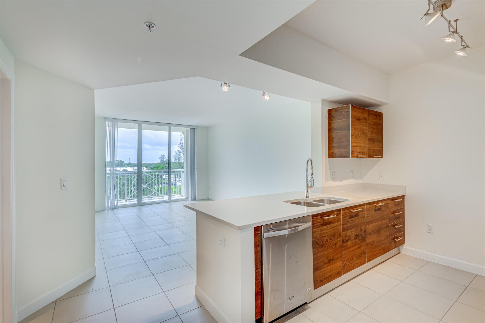 CITY PALMS CONDO - Residential Lease