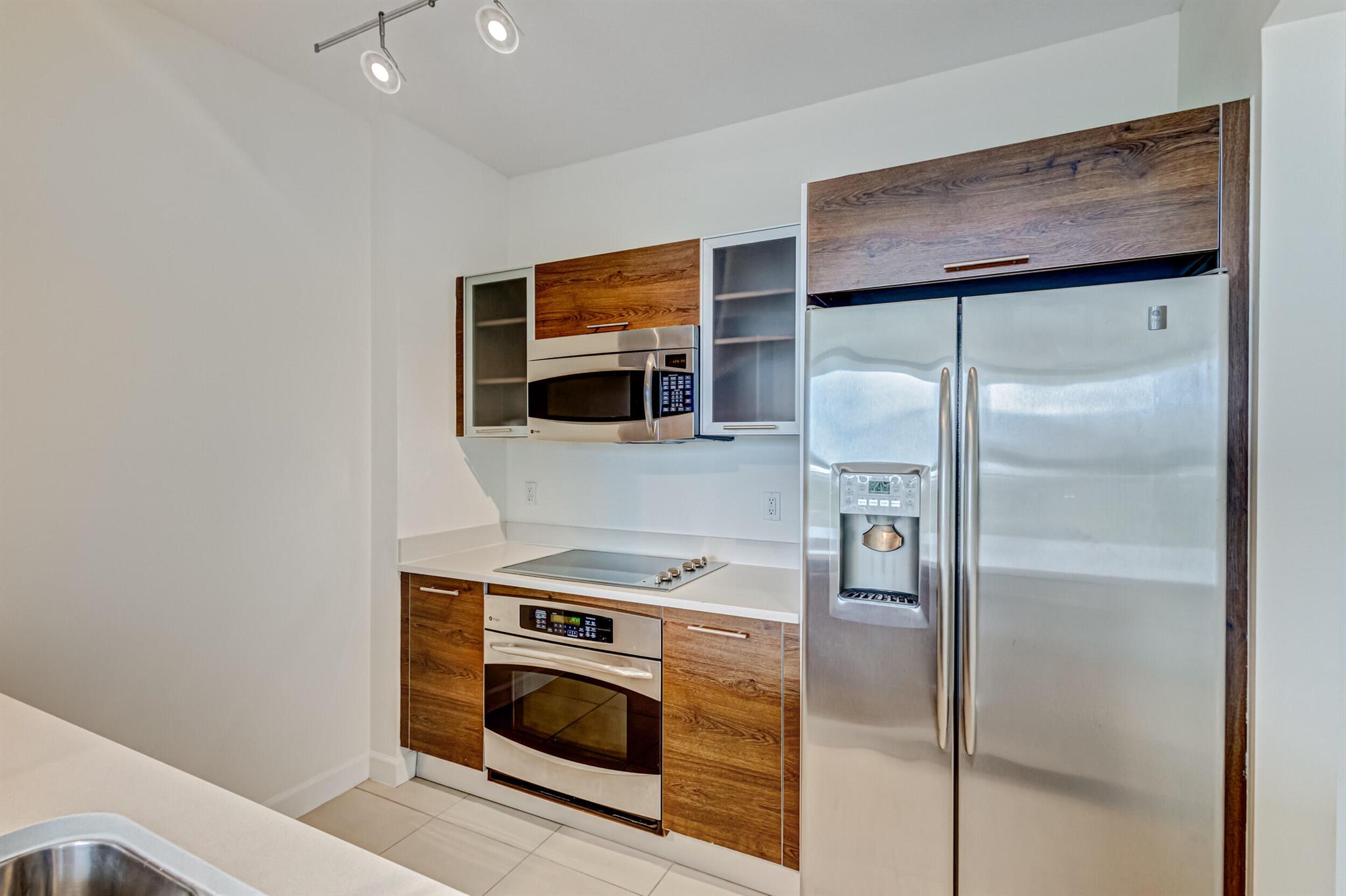 CITY PALMS CONDO - Residential Lease