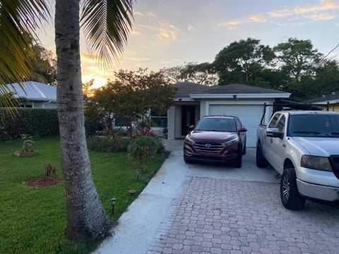 177 W Trail Drive West Palm Beach FL 33415
