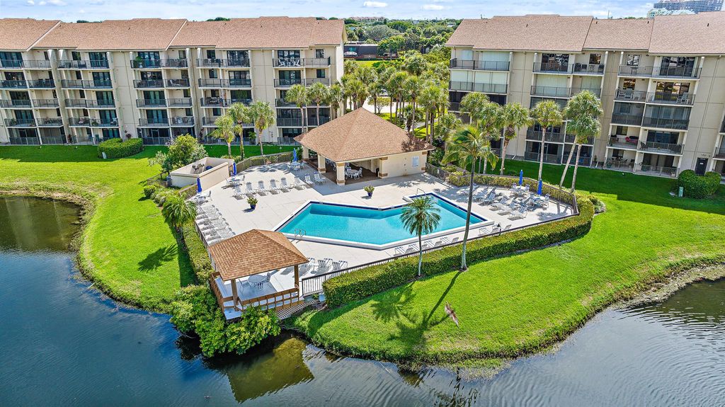 Photo of 1501 Marina Isle Way #305, Jupiter, FL 33477 (MLS # R10914384)