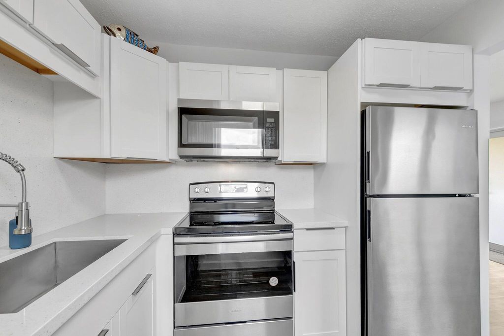 Photo of 229 Chatham K, West Palm Beach, FL 33417 (MLS # R11153220)