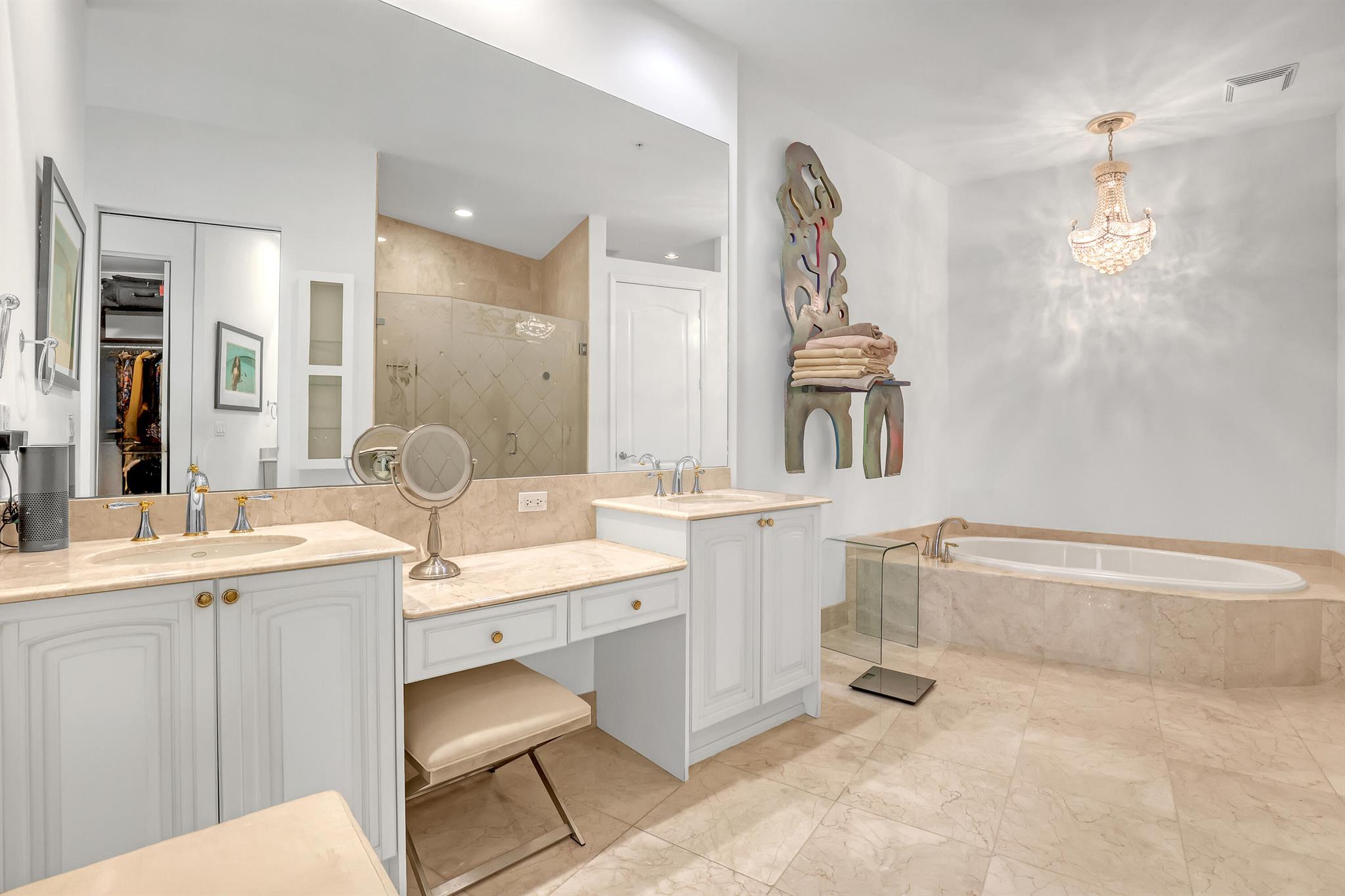 ESPLANADE GRANDE CONDO - Residential