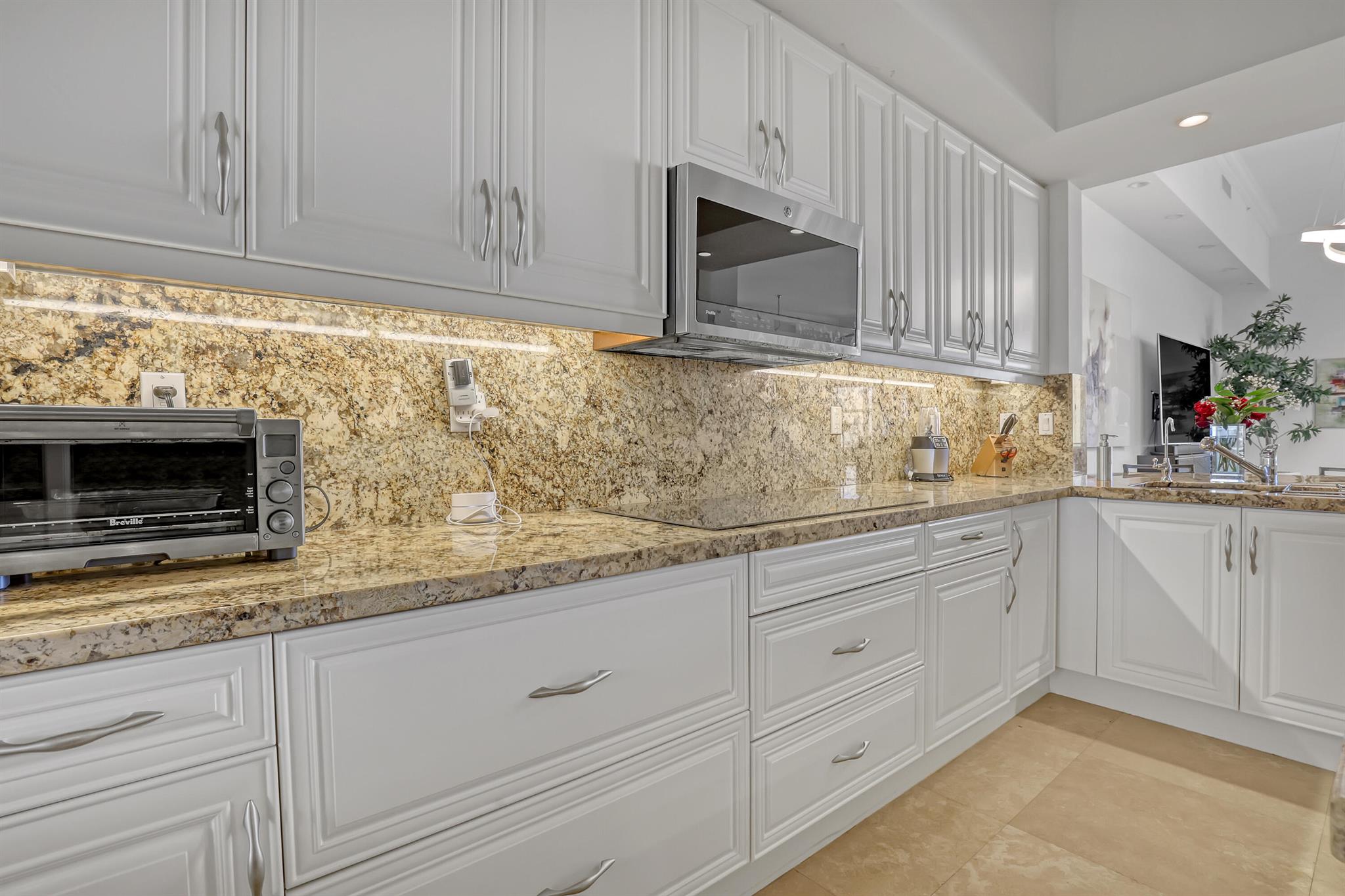 ESPLANADE GRANDE CONDO - Residential