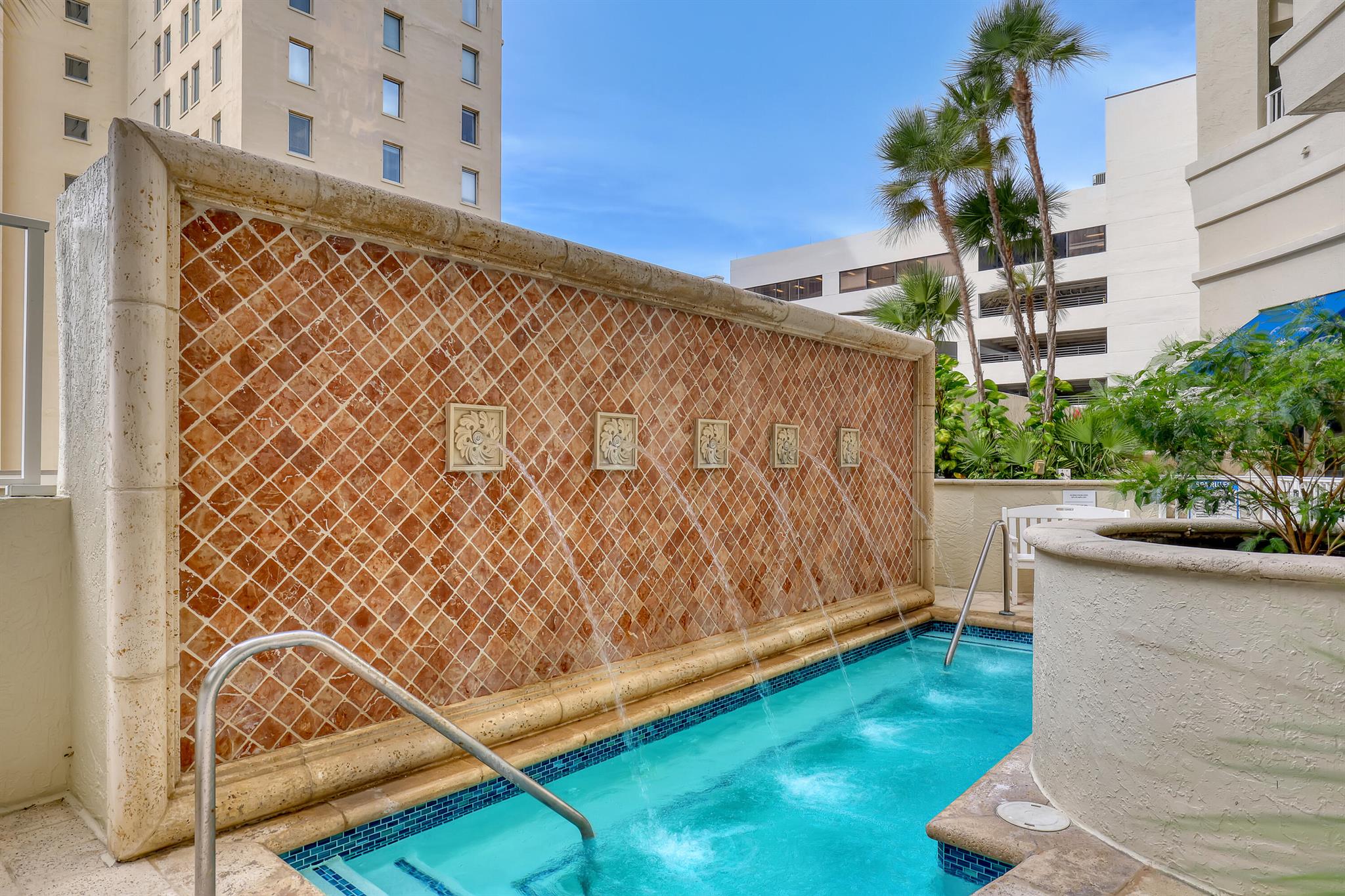 ESPLANADE GRANDE CONDO - Residential