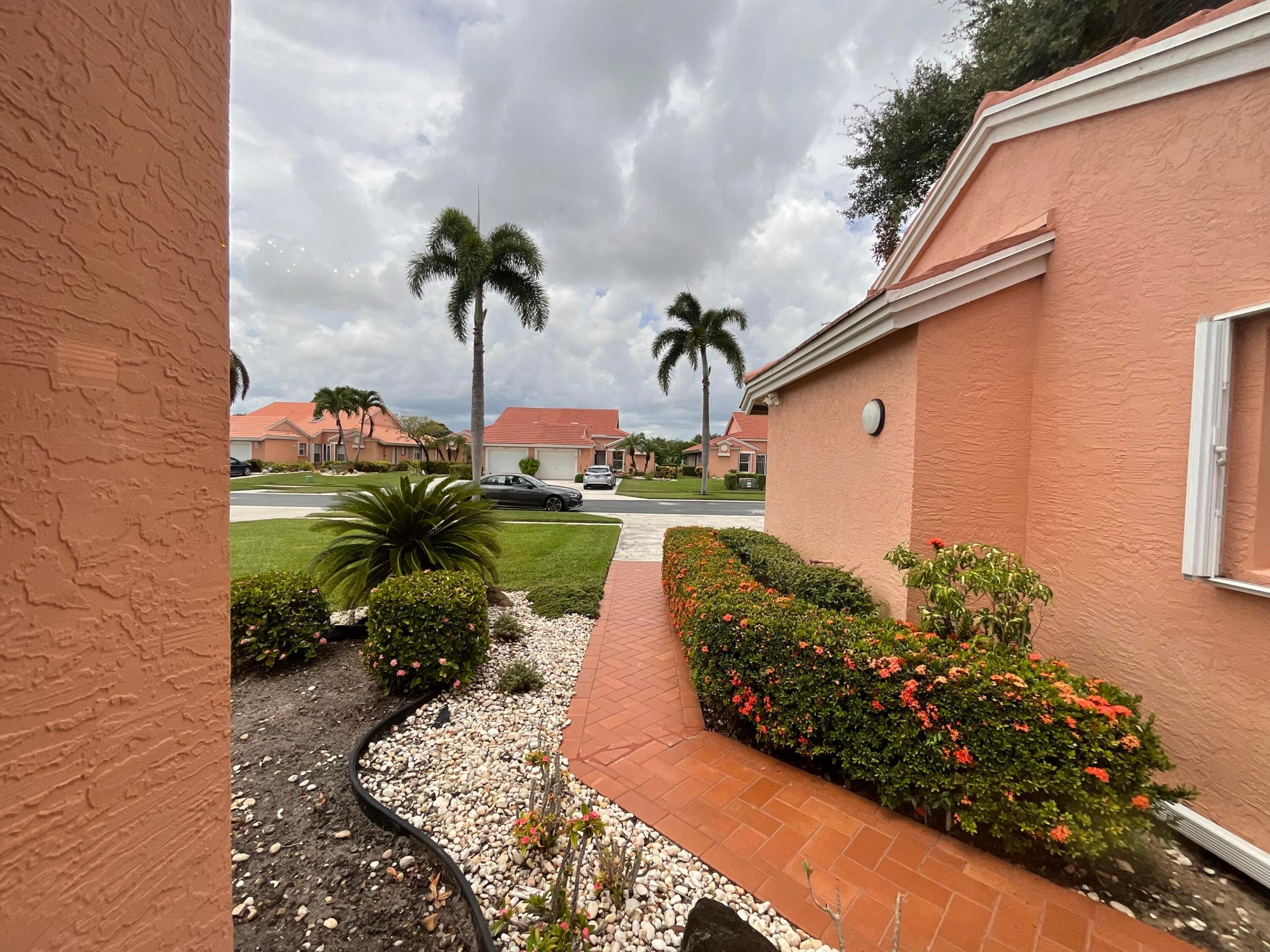 5574 Royal Lake Circle