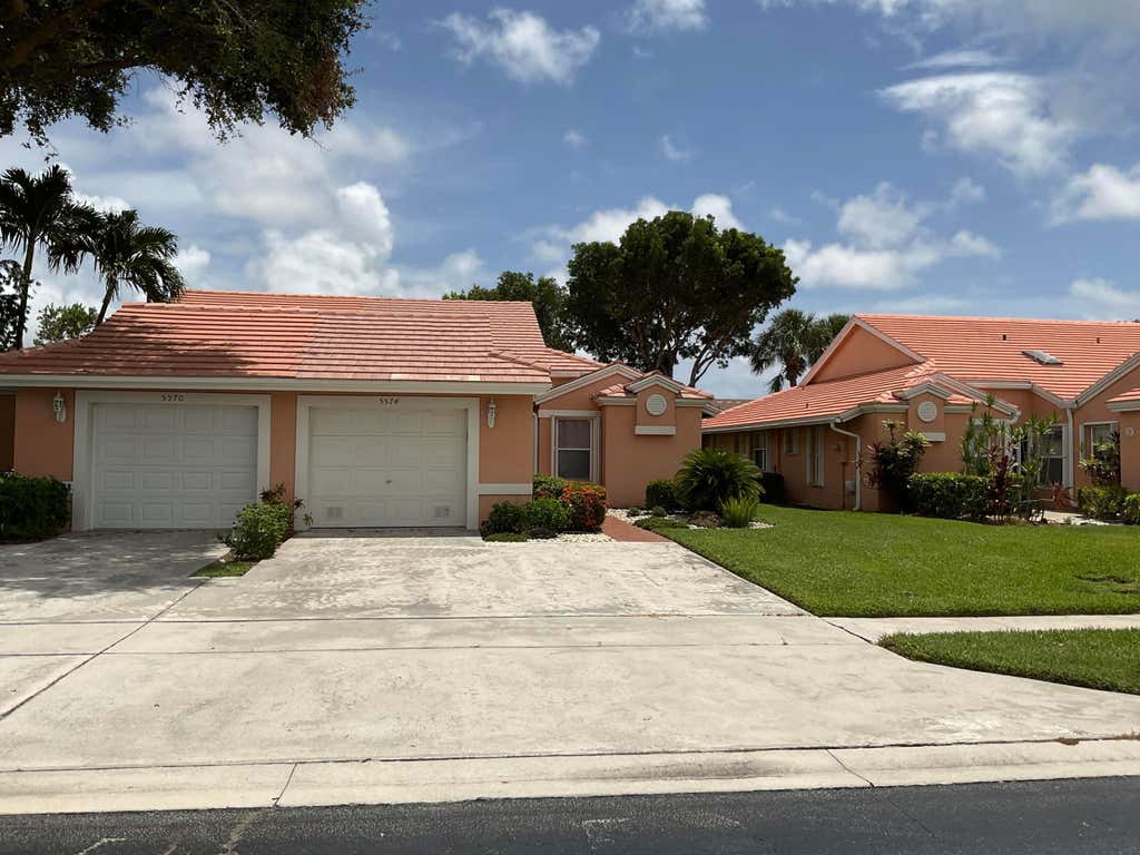 Photo of 5574 Royal Lake Circle, Boynton Beach, FL 33437 (MLS # B26036327)