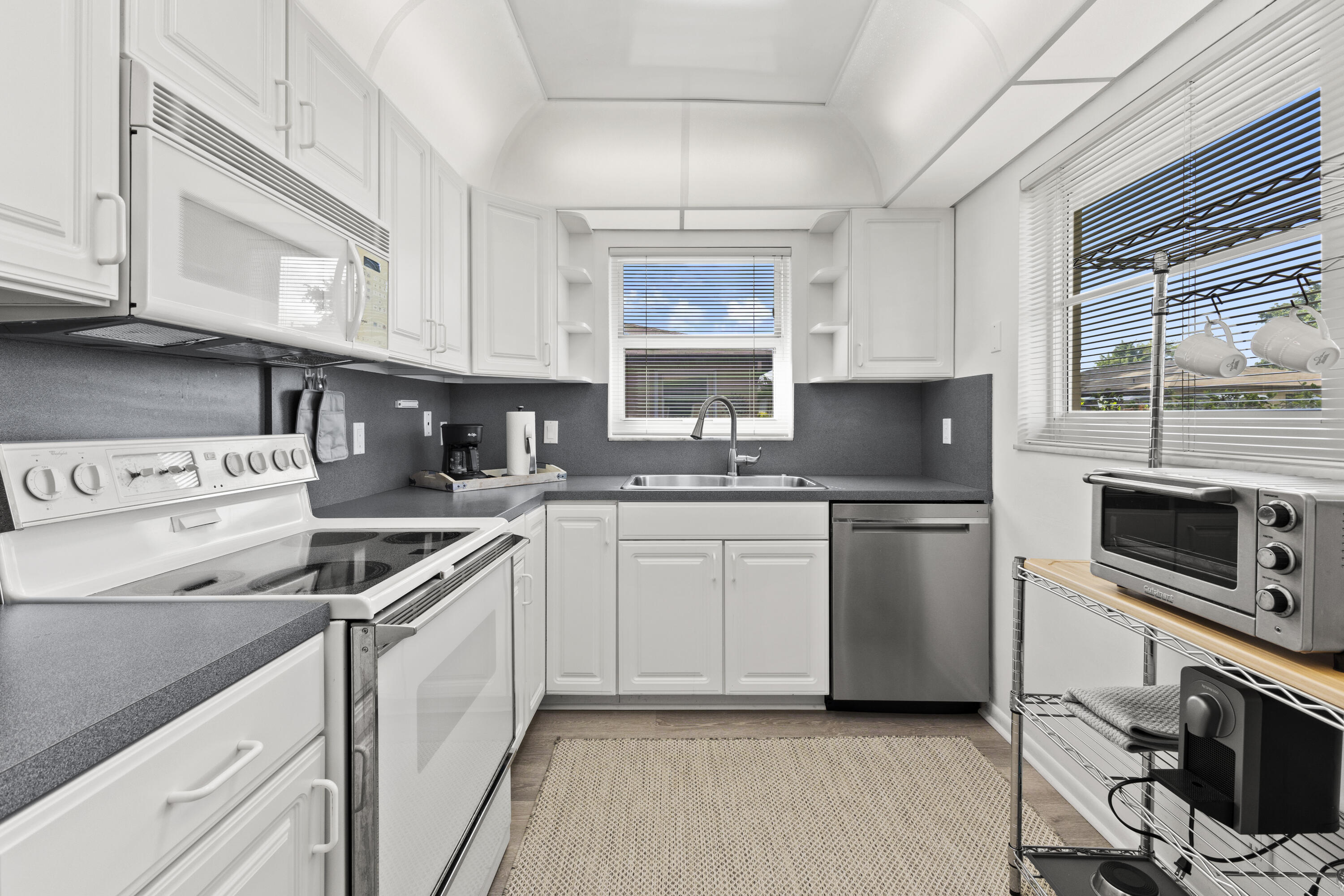 COUNTRY MANORS CONDO - Residential