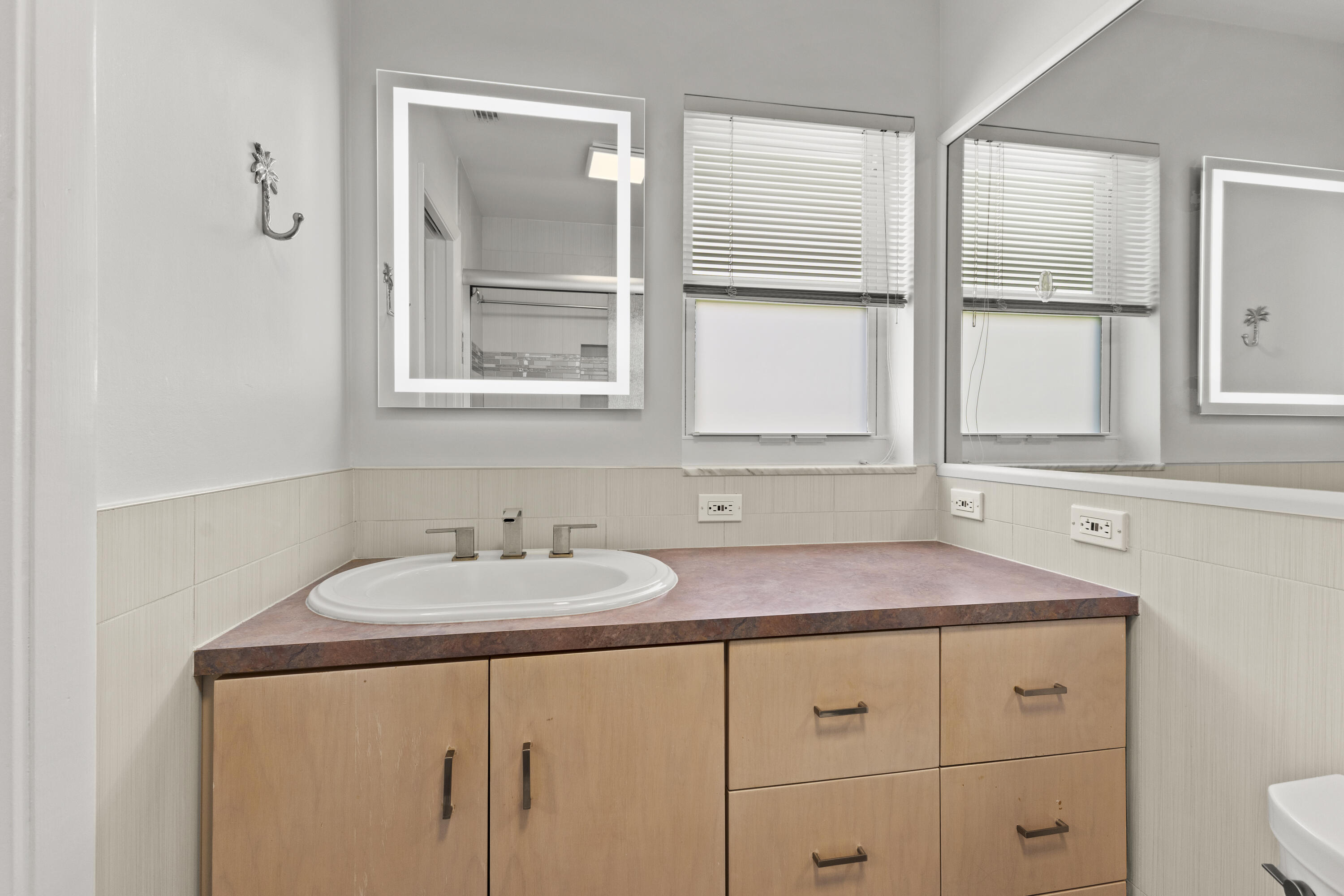 COUNTRY MANORS CONDO - Residential