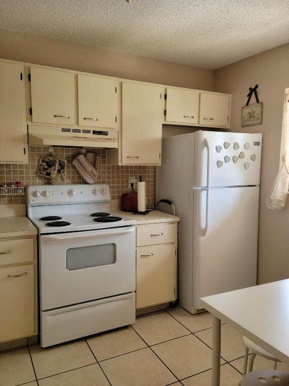 BOCA COVE COND DECL FILED 8-1-86 IN OR5090P1473 - Residential Lease