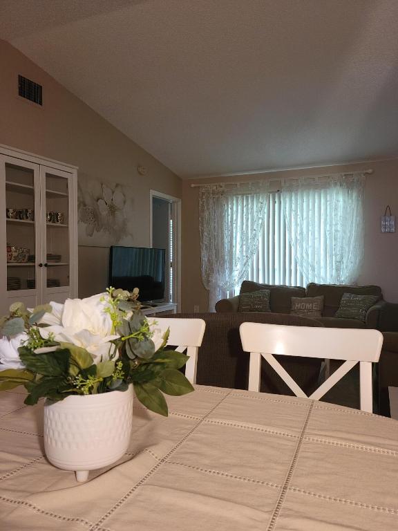 BOCA COVE COND DECL FILED 8-1-86 IN OR5090P1473 - Residential Lease