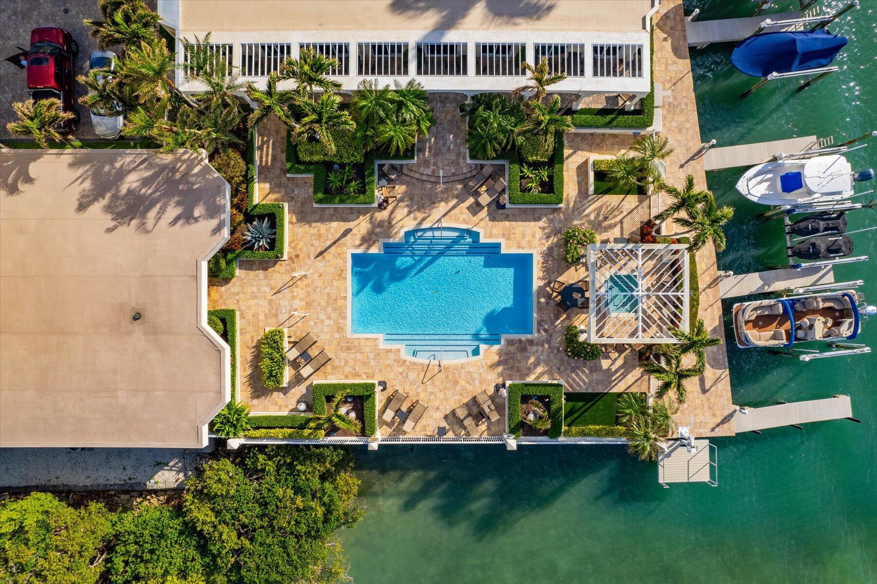 CLIVEDEN JUPITER ISLAND - Residential