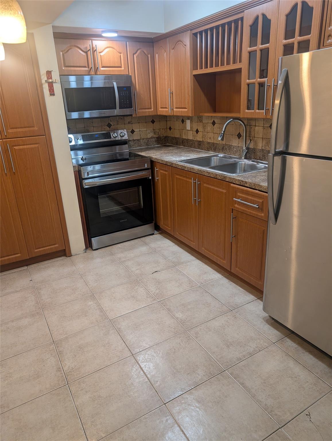 **$995 SECURITY + 1ST MONTH move-in!***(based on income/credit approval). Updated HUGE 1,400 square foot 3 bedroom, 2 bathroom unit available for IMMEDIATE occupancy in the quiet Lush Apartments community. Property & unit features include Central AC, newer flooring, updated kitchen, microwave & cabinetry, newer appliances, large closets with ample space and spacious living room. Washer/Dryer in unit. Utilities include water/trash, sewer, parking, internet/cable. Easy access to Oakland Park Blvd and major highways. **EASY TO SHOW on LOCKBOX**Schedule through SHOWING TIME**$95 application fee per tenant, $120 married couple. No HOA. We love Section 8 & housing vouchers welcome. Our streamlined approval process makes everything a breeze.