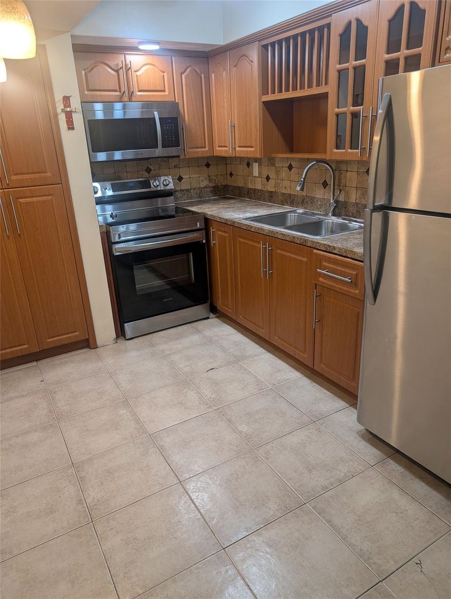 **$995 SECURITY + 1ST MONTH move-in!***(based on income/credit approval). Updated HUGE 1,400 square foot 3 bedroom, 2 bathroom unit available for IMMEDIATE occupancy in the quiet Lush Apartments community. Property & unit features include Central AC, newer flooring, updated kitchen, microwave & cabinetry, newer appliances, large closets with ample space and spacious living room. Washer/Dryer in unit. Utilities include water/trash, sewer, parking, internet/cable. Easy access to Oakland Park Blvd and major highways. **EASY TO SHOW on LOCKBOX**Schedule through SHOWING TIME**$95 application fee per tenant, $120 married couple. No HOA. We love Section 8 & housing vouchers welcome. Our streamlined approval process makes everything a breeze.