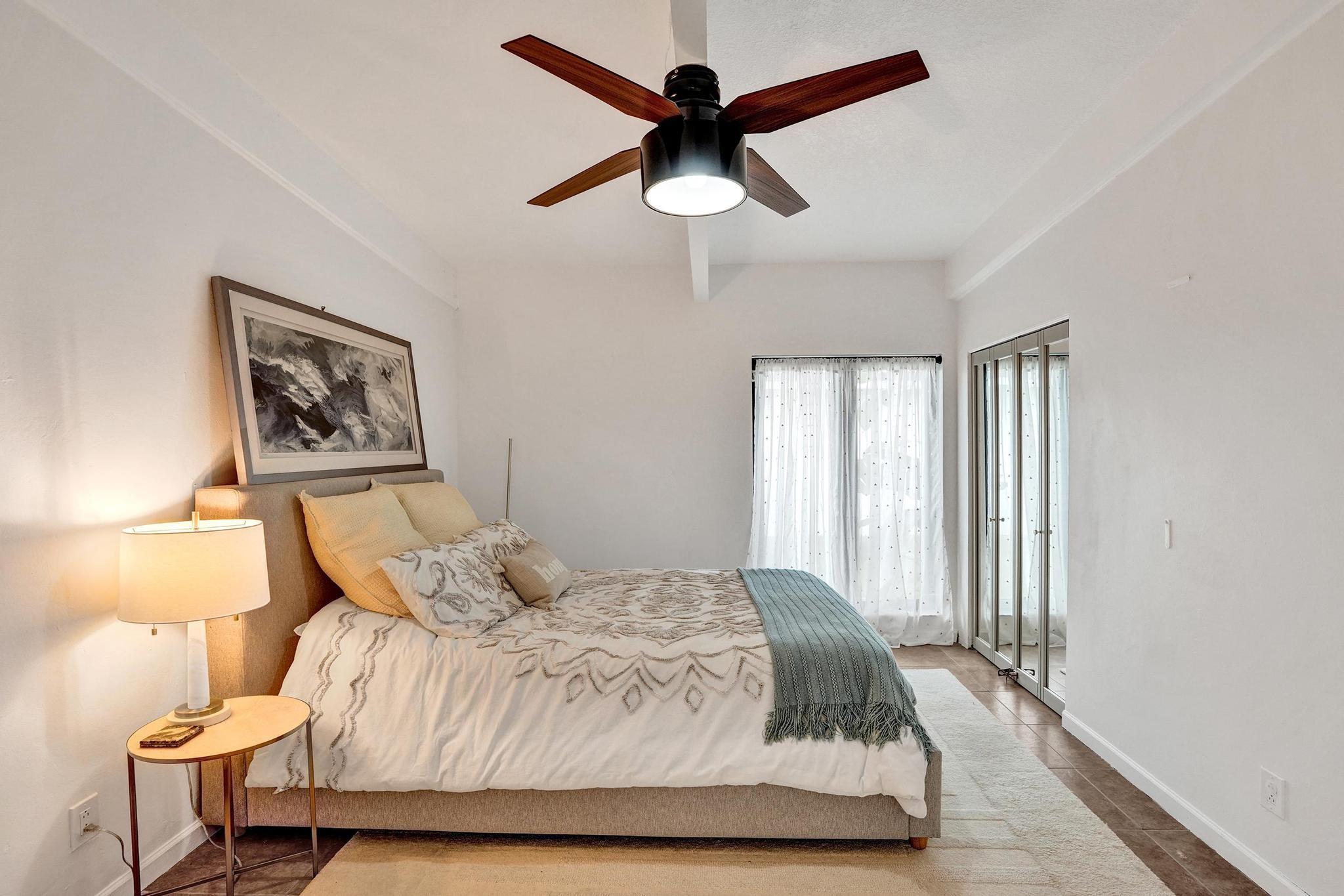 Hollywood Hills 6-22 B - Residential