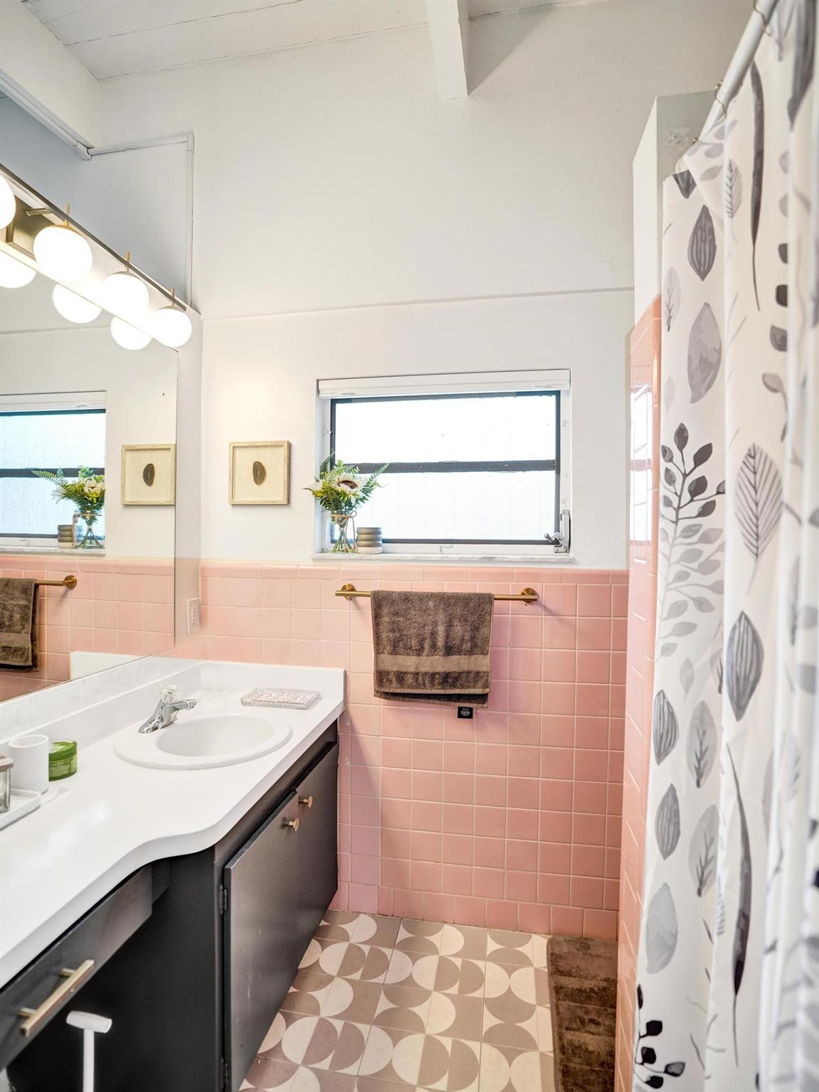 Hollywood Hills 6-22 B - Residential