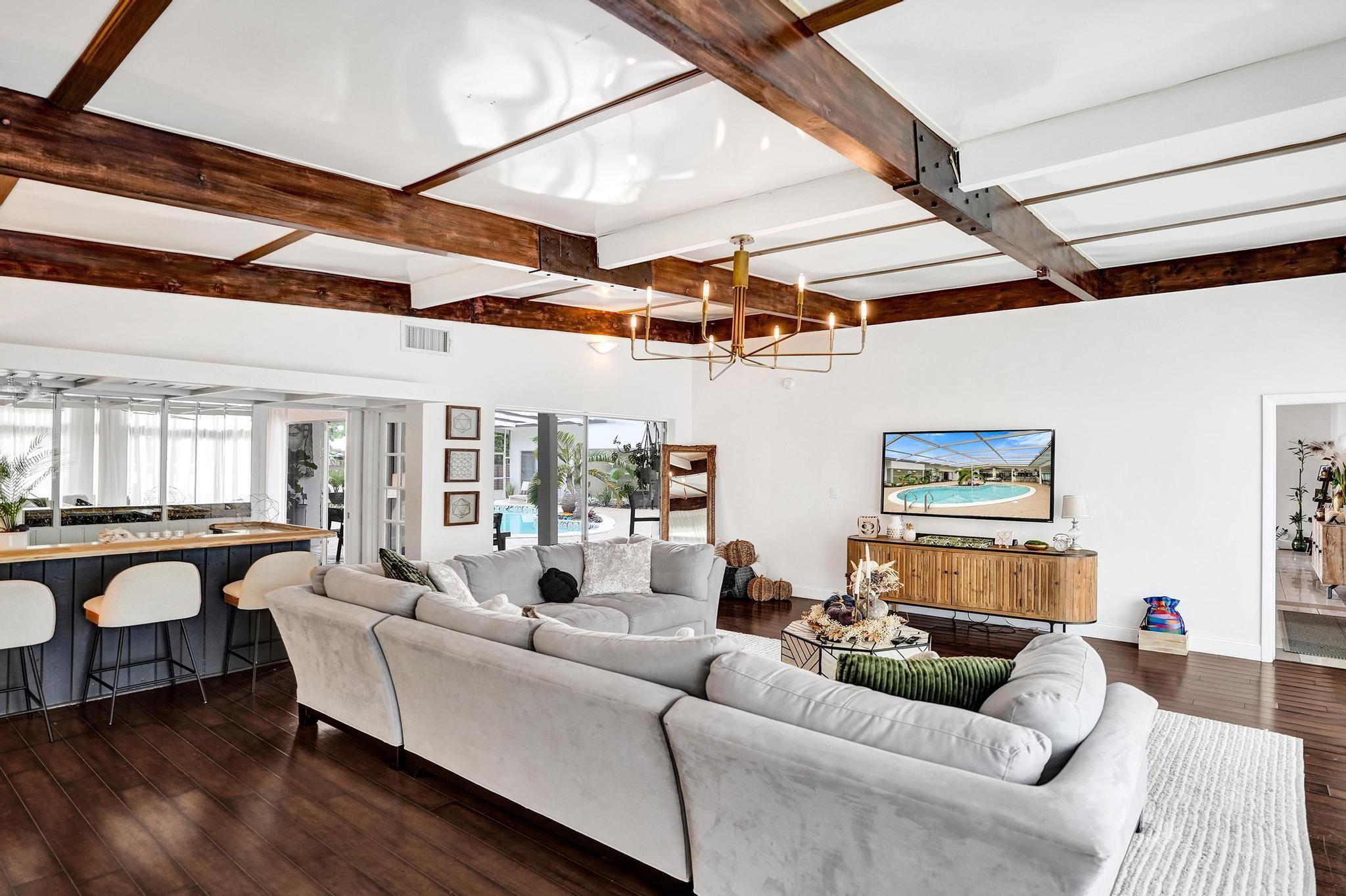 Hollywood Hills 6-22 B - Residential