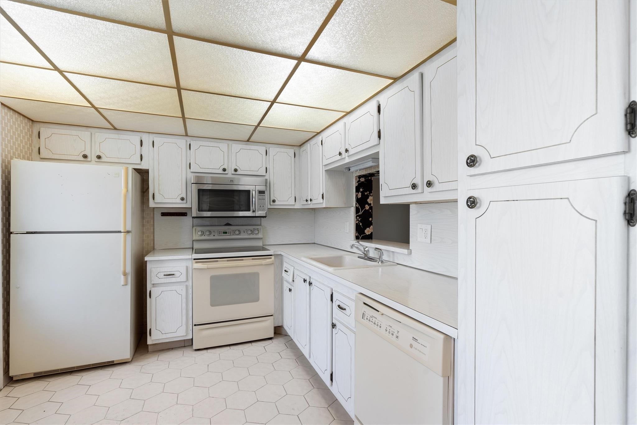 Meadowbrook Condo - Residential