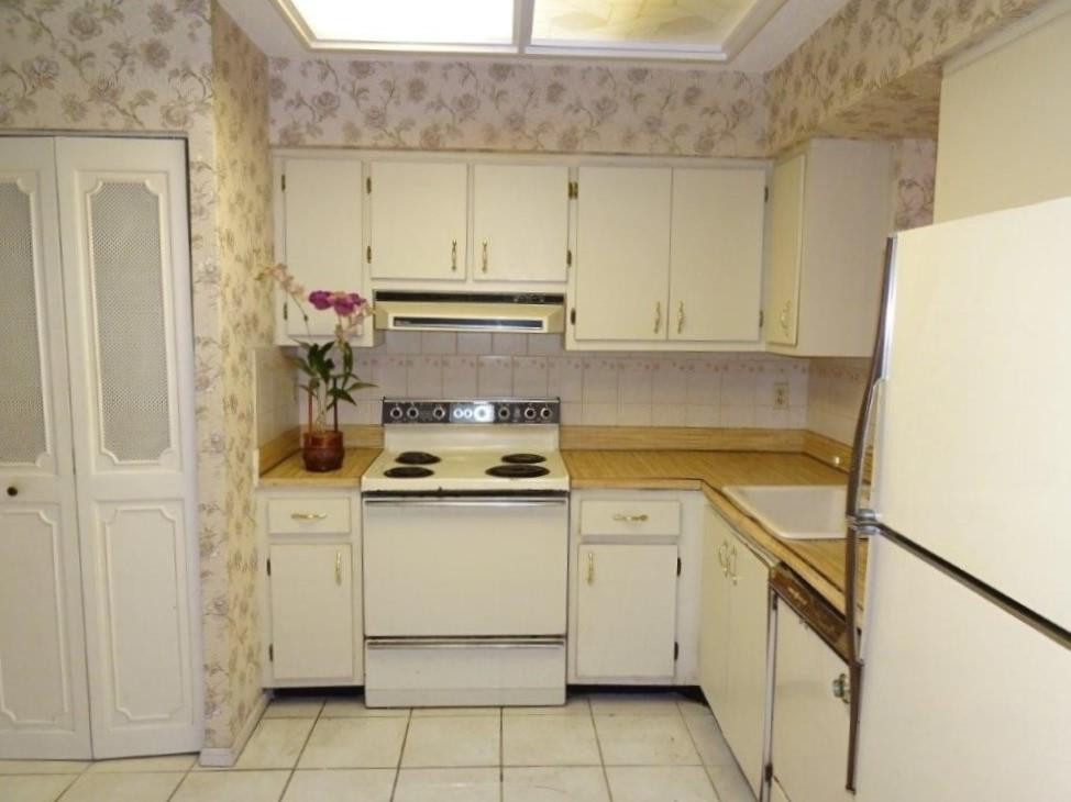 Palm Lakes Condo - Residential