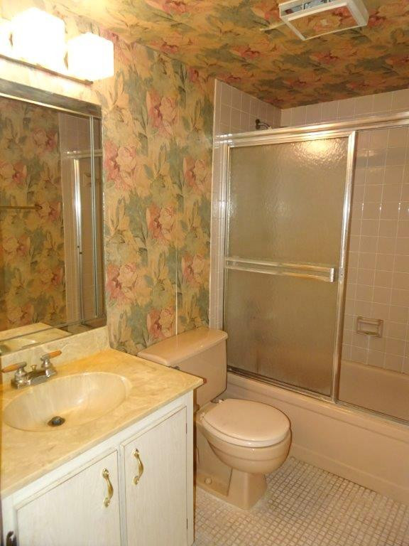 Palm Lakes Condo - Residential