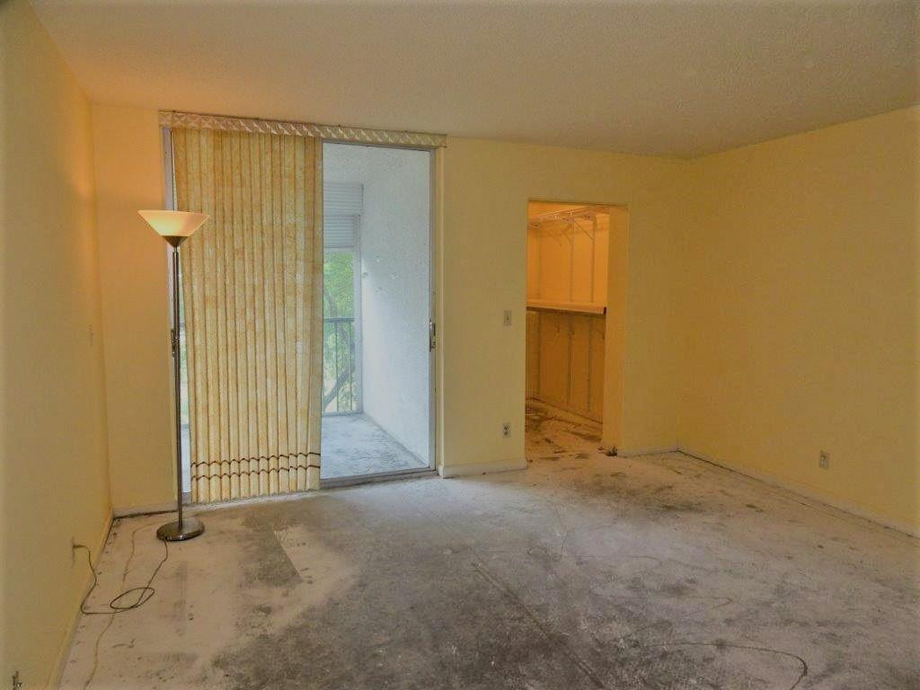 Palm Lakes Condo - Residential