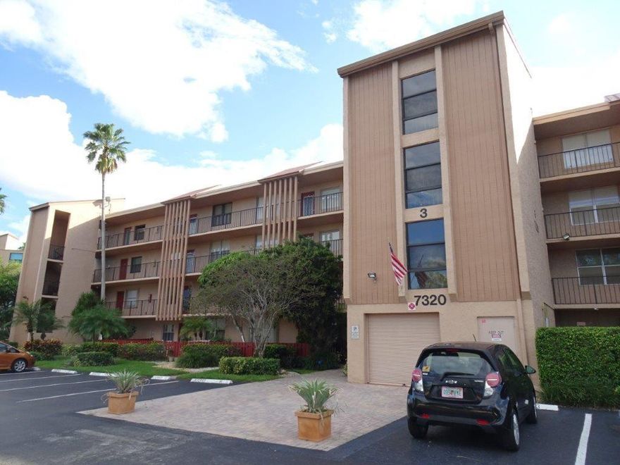 Desirable 2/2 third floor unit in elevator building at Palm Lakes Condo. Foyer entry. Eat-in kitchen. Pass thru to living/ dining. Spacious master. Walk-in closet. Interior w/d. Screened patio with Rolladens. Tranquil garden and distant lake views. Original condition and ready for your upgrades. Association states HOPA. Pet-friendly. Lease 2nd year. Clubhouse amenities. Convenient to restaurants, shops, bus routes and thoroughfares.