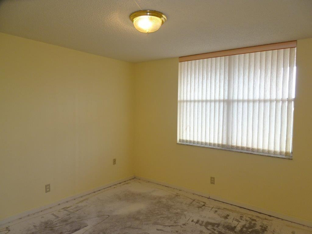 Palm Lakes Condo - Residential