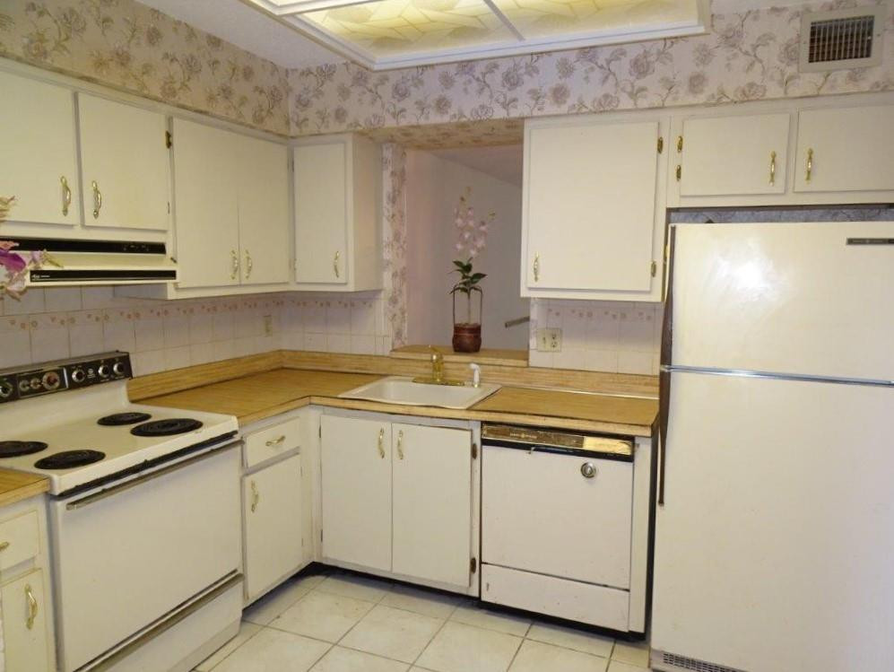 Palm Lakes Condo - Residential