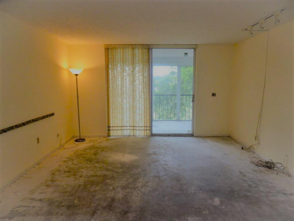 Palm Lakes Condo - Residential