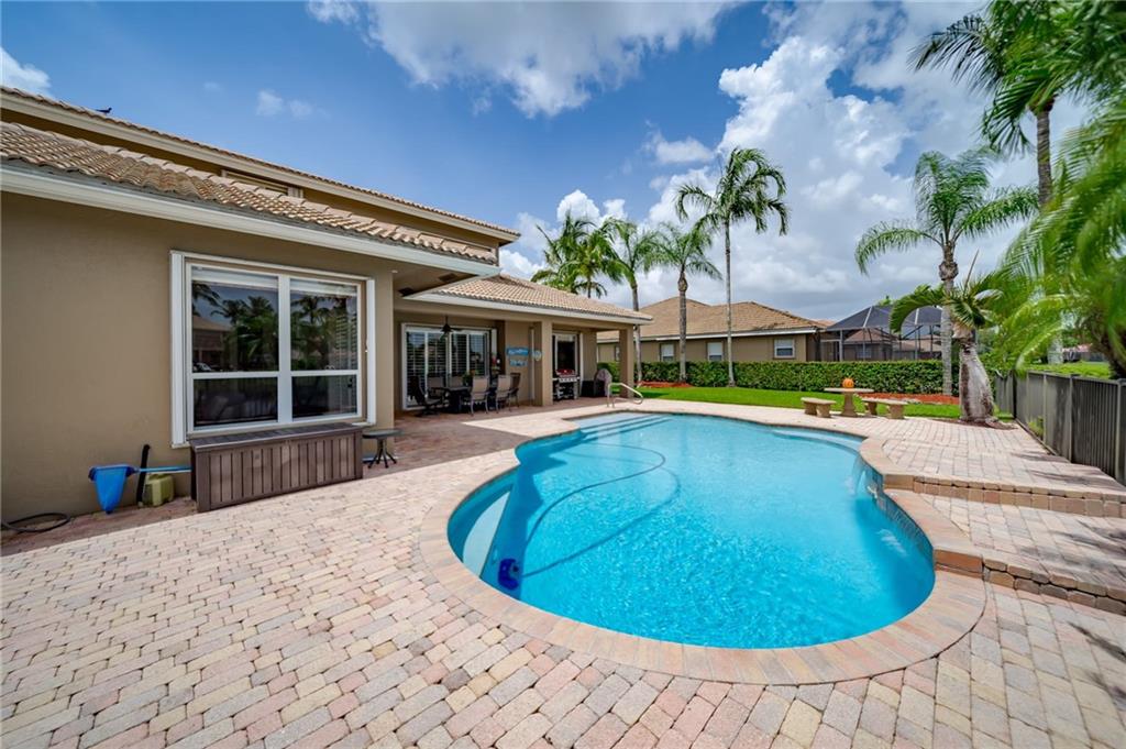 WELLINGTON SHORES - Residential