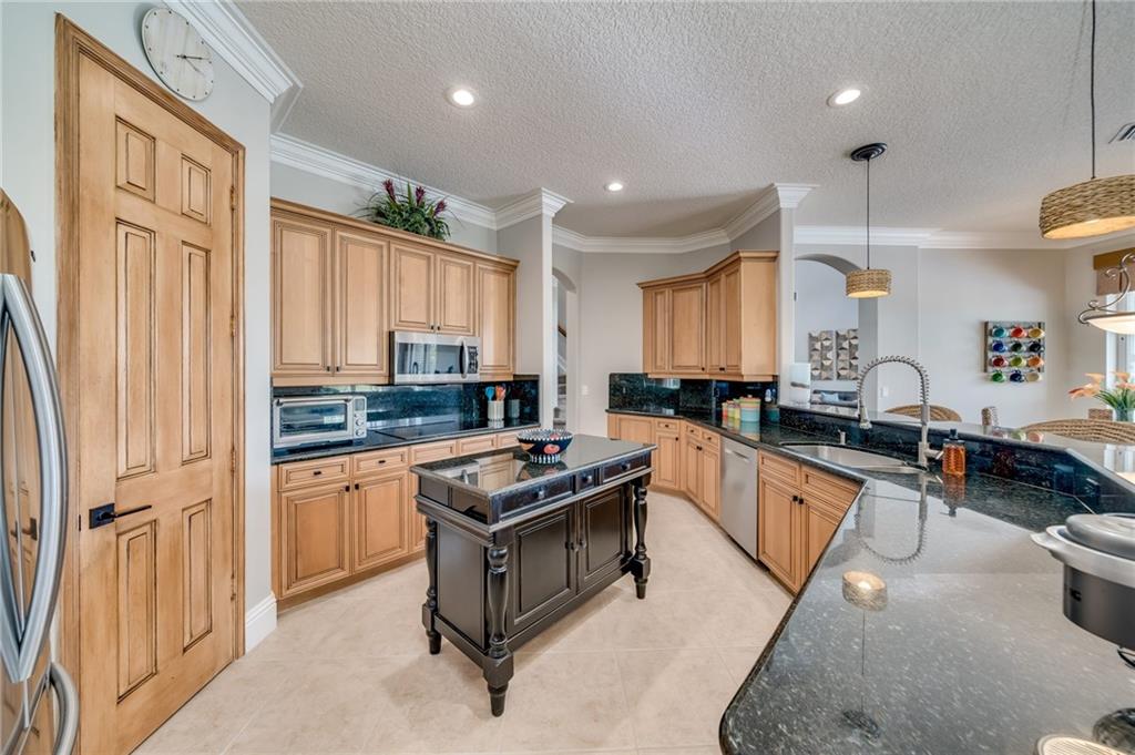 WELLINGTON SHORES - Residential