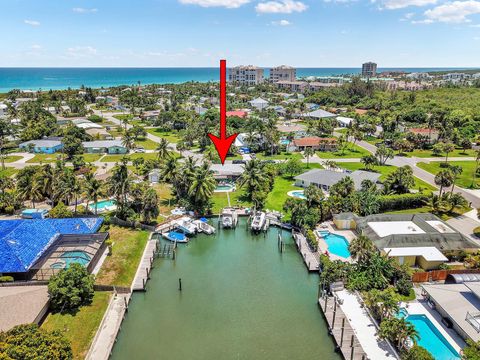 Photo of 1902 Mimosa Avenue, Fort Pierce, FL 34949 (MLS # B26005693)