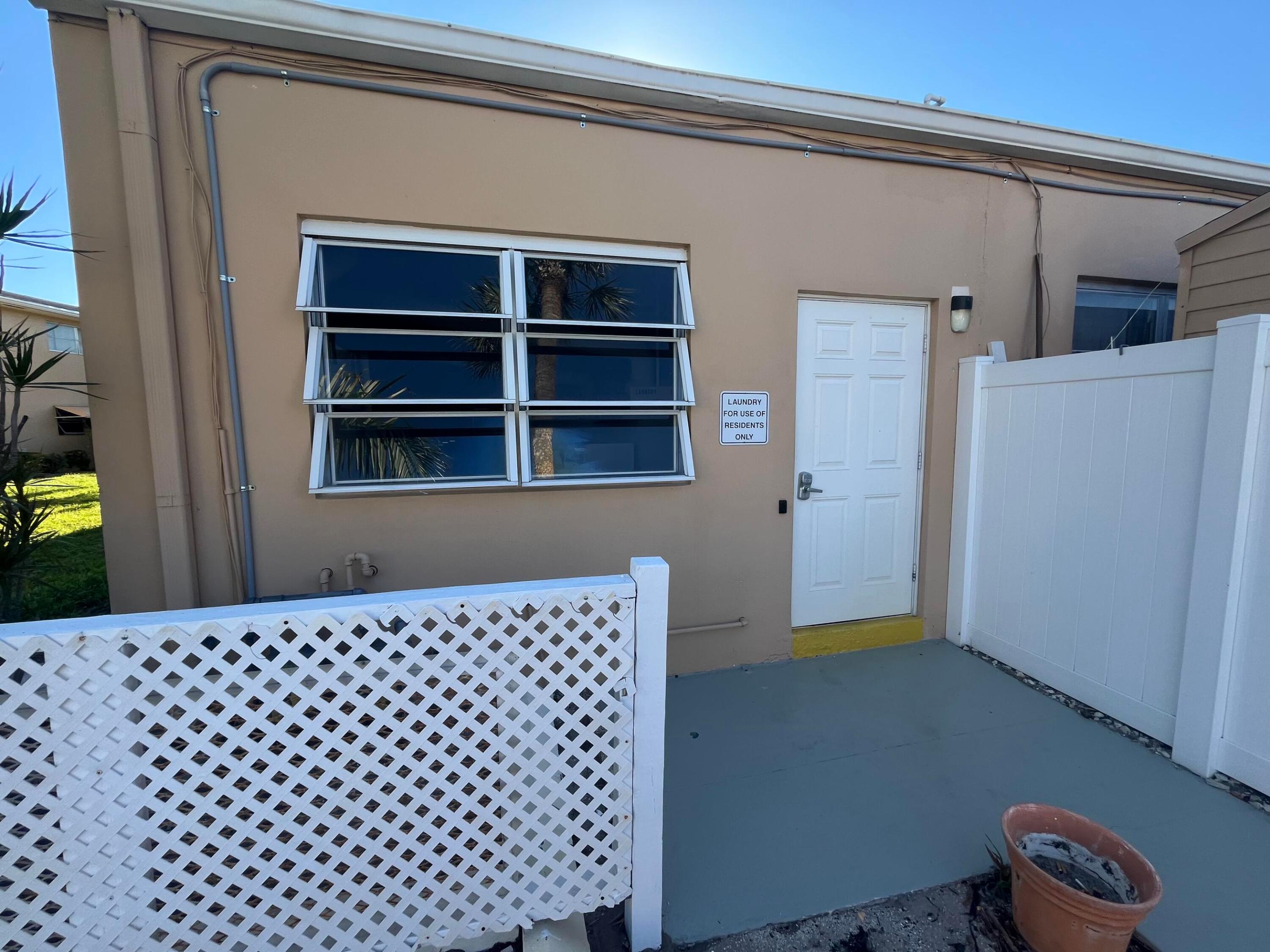 VILLAGE ROYALE - Residential