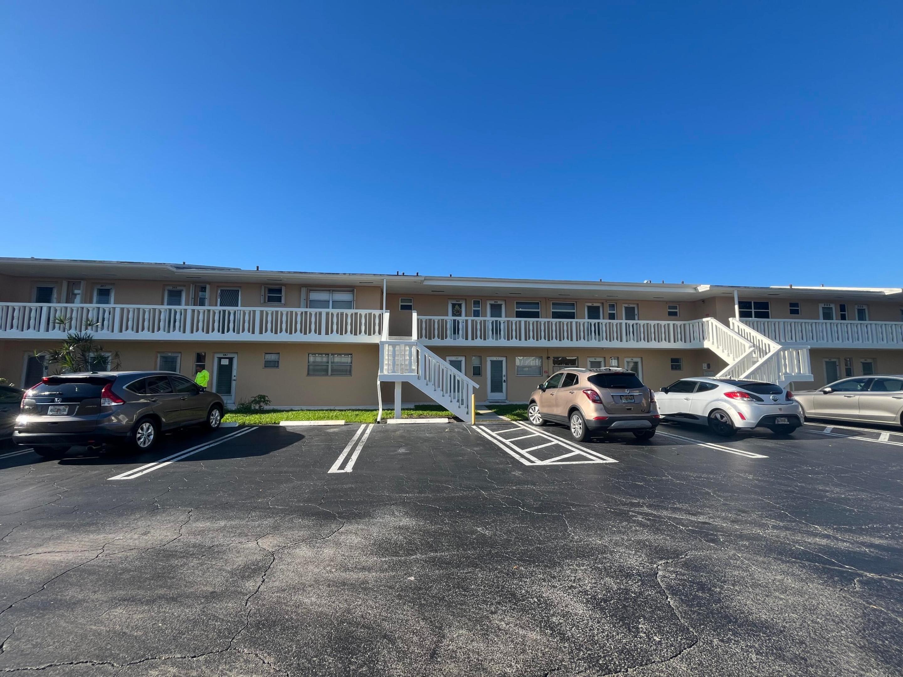 VILLAGE ROYALE - Residential