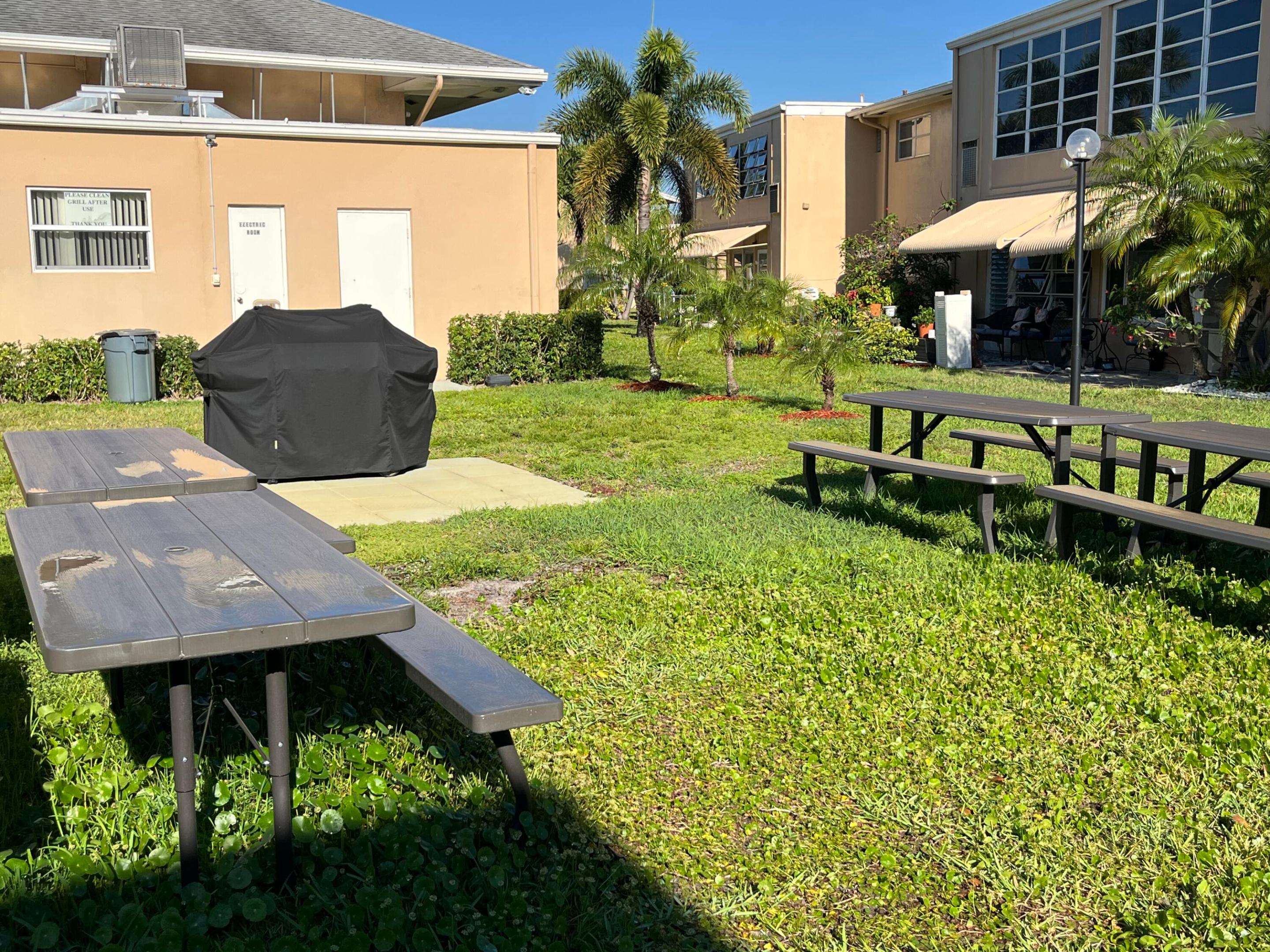 VILLAGE ROYALE - Residential