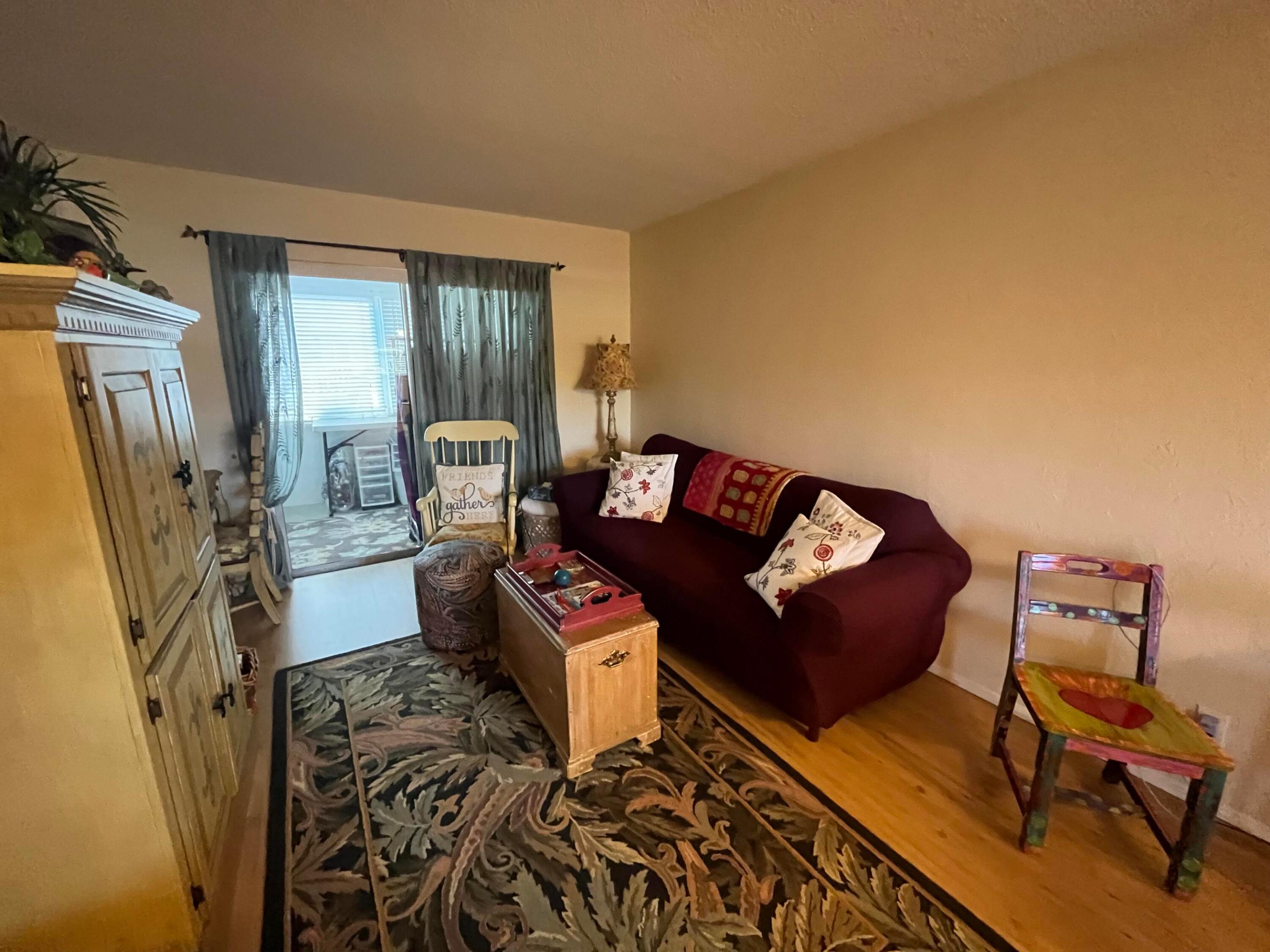 VILLAGE ROYALE - Residential