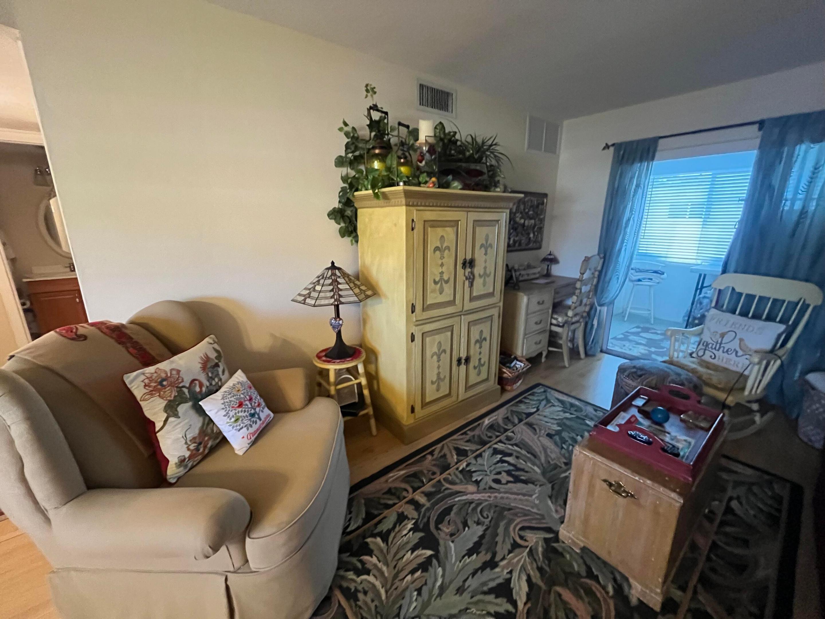 VILLAGE ROYALE - Residential