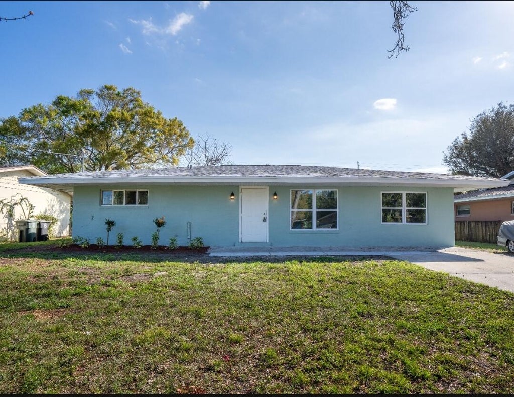 Photo of 121 Wisteria Avenue, Fort Pierce, FL 34982 (MLS # R11060446)