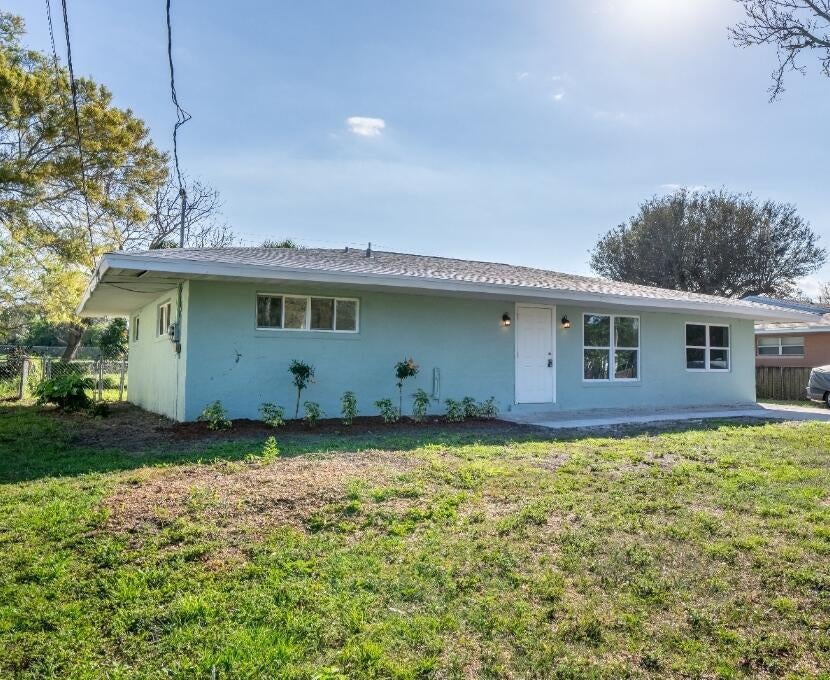 Photo of 121 Wisteria Avenue, Fort Pierce, FL 34982 (MLS # R11060446)