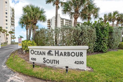 A home in Hutchinson Island