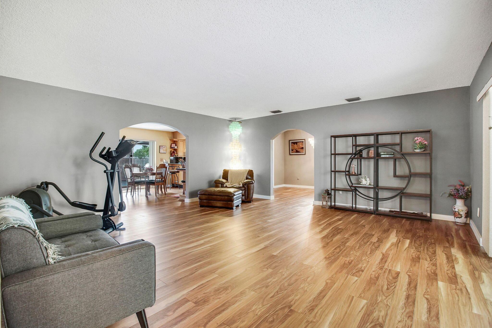 5650 SW 91 Avenue, Miami, FL, 33173/$950,000 2 5650 SW 91 Avenue