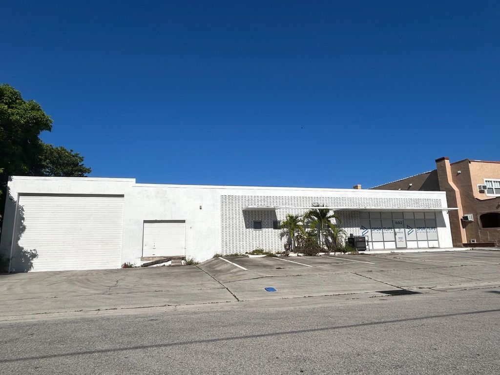 Photo of 602 S 5th Street, Fort Pierce, FL 34950 (MLS # B26004188)