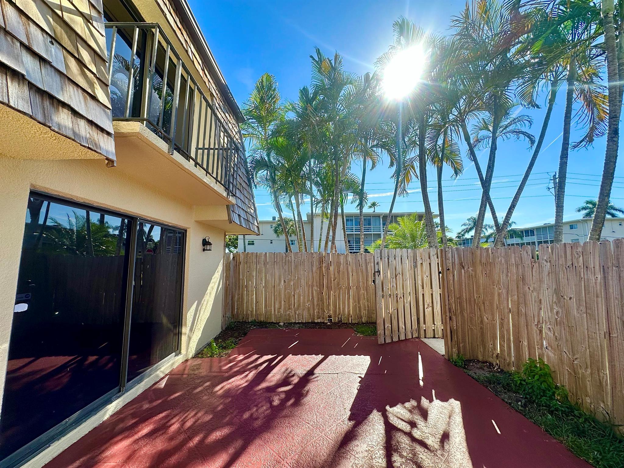 LAKEWOOD OF PALM SPRINGS - Residential Lease